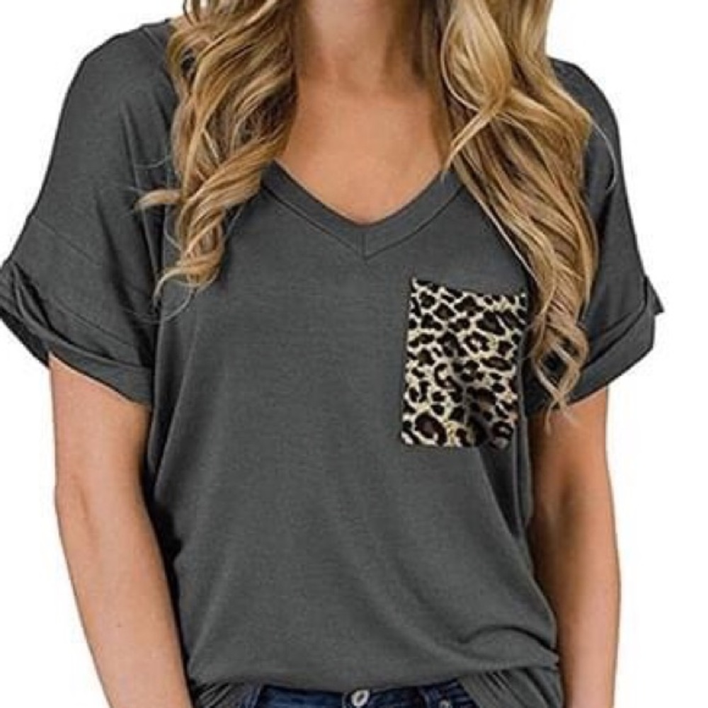 Vneck tee with leopard pocket